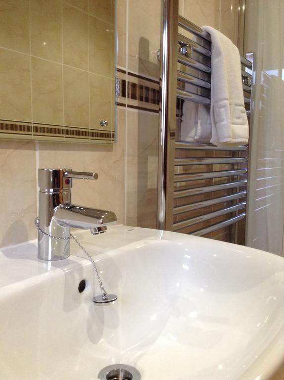 The Crown Hotel Mundford Ruang foto