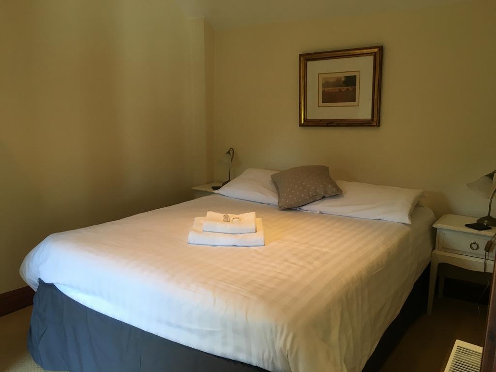 The Crown Hotel Mundford Bagian luar foto