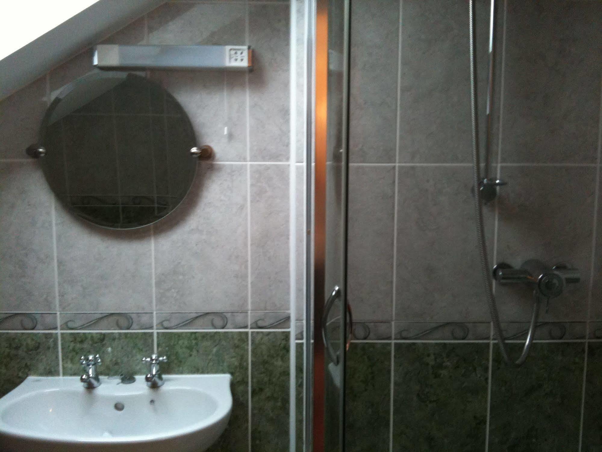 The Crown Hotel Mundford Bagian luar foto