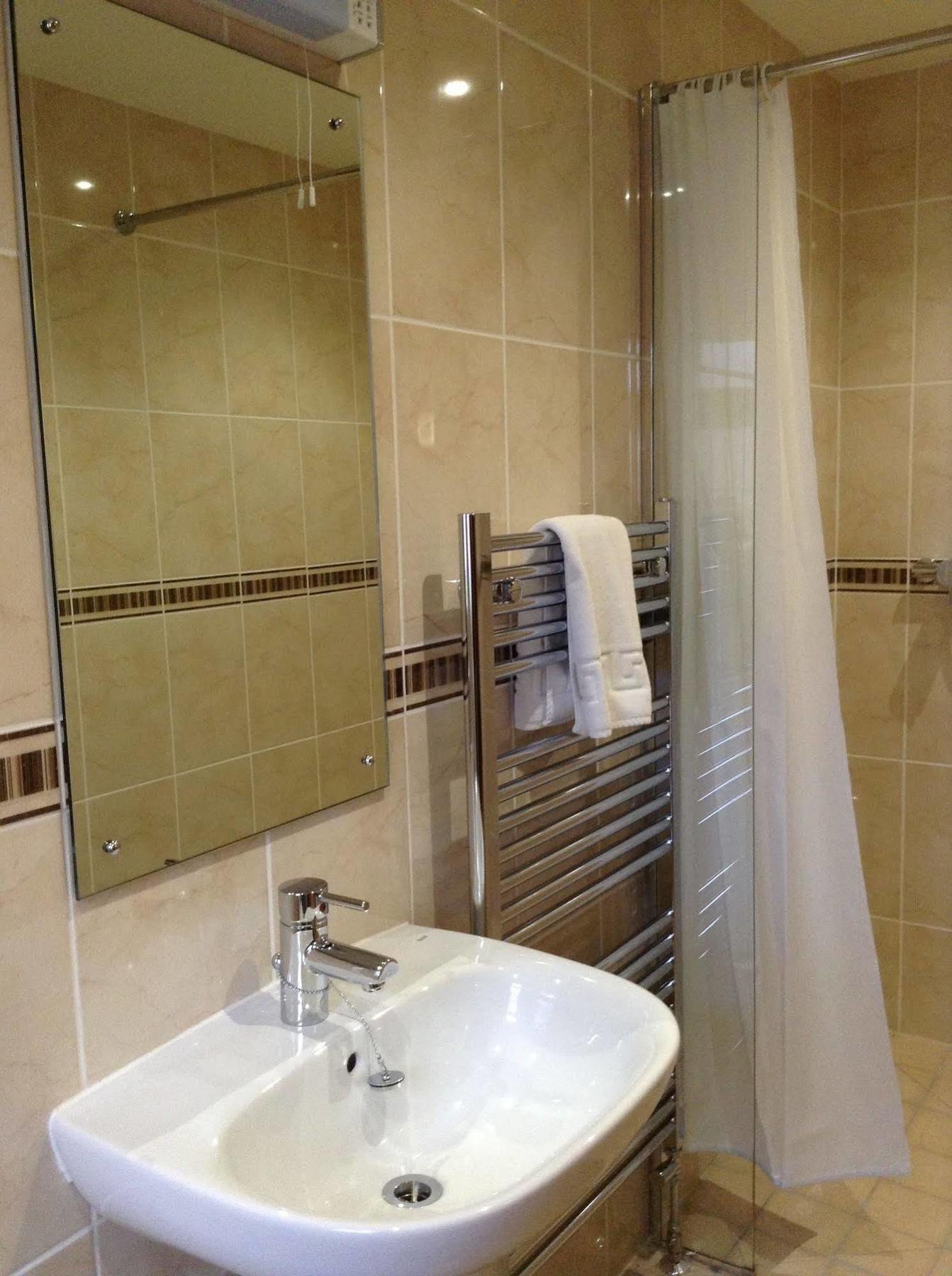 The Crown Hotel Mundford Bagian luar foto