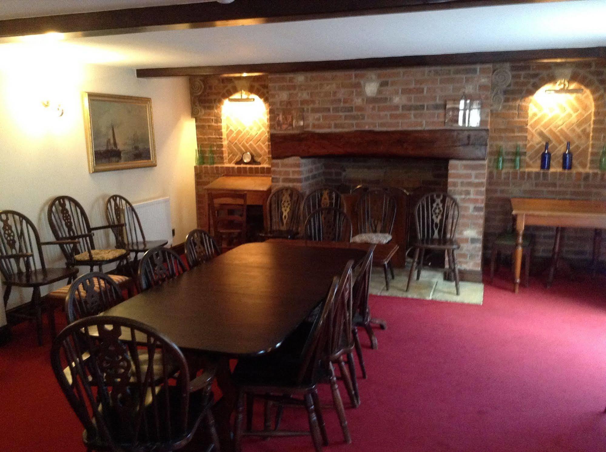 The Crown Hotel Mundford Bagian luar foto